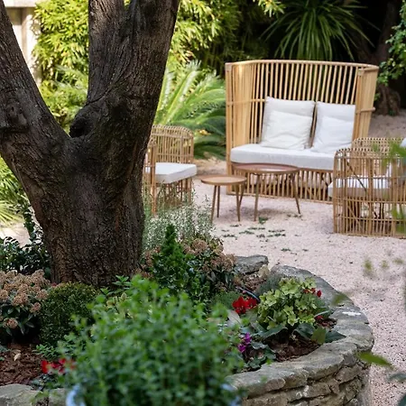 Le Clos Violette Et Le 11 D'aglae - De Charme Design De Luxe